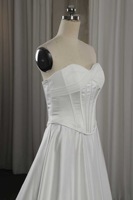 Robe de mariée élégante et personnalisée, design simple, coupe trapèze, sans manches, en satin de haute qualité, couleur ivoire