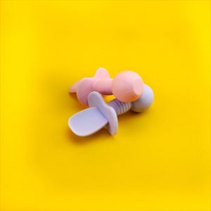 Cucharas y tenedores para bebés, empaquetados en caja, juego de tenedores y cucharas de silicona con diseño sólido para niños - Product Image 3