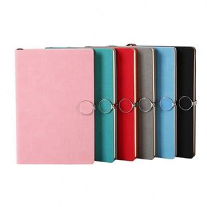 สมุดบันทึกปกหนังแข็งแบบมีห่วงรัดขนาด A5 หลายสี พร้อมลายพิมพ์ 100 แผ่น - Product Image 1
