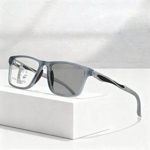 Lunettes progressives photochromiques avec verres optiques de force 150 à 200, anti-lumière bleue pour la lecture, protection UV, pare-soleil 2 en 1 - Product Image 1