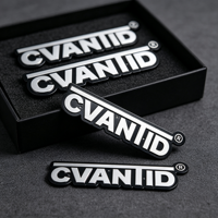 Badge métallique 3D personnalisé à faible MOQ, lettres de marque en relief, emblèmes autocollants pour modification de véhicules et noms d'entreprise