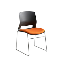 Chaise de visiteur en plastique confortable de fabrication Guangdong, chaise de bureau à dossier moyen, empilable, pour formation et conférences