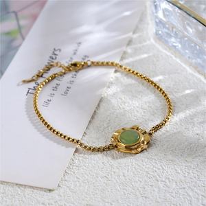 Pulseras de Acero Inoxidable para Mujer, Chapadas en Oro de 18K, con Dijes de Aventurina Verde en Forma de Bola, Hipoalergénicas, Cadena Gruesa - Product Image 4
