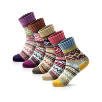 Vente en gros de chaussettes chaudes d'hiver en laine tricotée épaisse chaussettes vintage confortables pour femmes