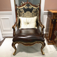 Fauteuil en cuir de luxe royal pour salon, sculpture exquise