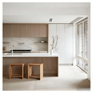 Gabinete <span class=keywords><strong>de</strong></span> Cocina Personalizado Vermont con Ranuras Verticales y Acentos <span class=keywords><strong>de</strong></span> Madera Clara <span class=keywords><strong>para</strong></span> Cocina Nórdica, Colección 2026 - Product Image 1