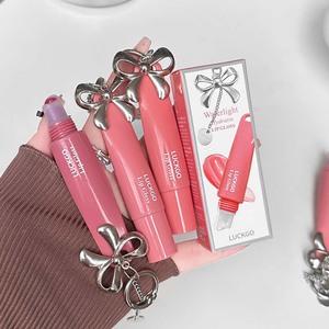 ลิปกลอส LUCKGO สูตรมิเนอรัลเหลว เนื้อฉ่ำวาว กันน้ำ สีชัด ติดทนนาน พร้อมจี้โบว์ถอดได้ 4 เฉดสี บำรุงริมฝีปากชุ่มชื้น - Product Image 1