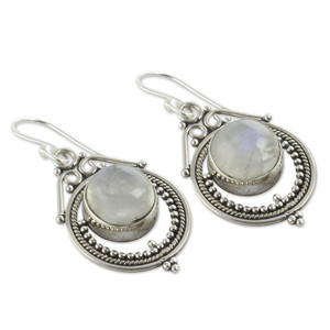 Pendientes colgantes vintage de piedra lunar de Bombay con engaste de plata para uso diario femenino - Product Image 3
