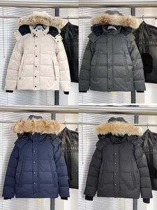 Parka Invernale Canadese Classico di Alta Qualità, Caldo e Antivento, Giacca in Piuma d'Oca - Product Image 6