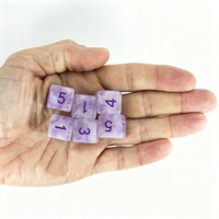 Dés en résine personnalisés de 16 mm, D6, couleur acrylique violet clair avec coins arrondis, gravure de logo, jeux de dés pour jeux de société