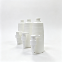 Bouteille Pompe Vide en HDPE Blanc 300ml, Cylindre Côtelé Horizontal, Corps Conique, Personnalisable avec Logo et Couleur, pour Shampoing, Gel Douche, Après-shampoing