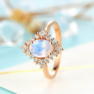 แหวนเงินแท้ 925 ชุบทองคำสีกุหลาบ ประดับด้วยมูนสโตนสีน้ำเงินธรรมชาติทรงเหลี่ยม ดีไซน์ทันสมัย เหมาะสำหรับงานแต่งงาน งานหมั้น หรือเป็นของขวัญ - Product Image 2