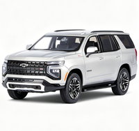Modelo a Escala 1:24 de SUV Todoterreno Moderno, de Aleación Metálica Fundida a Presión, con Puertas Abribles e Interior Detallado