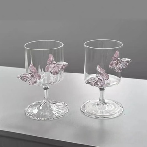 Venta al por mayor personalizado de alto borosilicato resistente al calor 3D fiesta Copa mariposas copa de <span class=keywords><strong>vino</strong></span> alta - Product Image 2