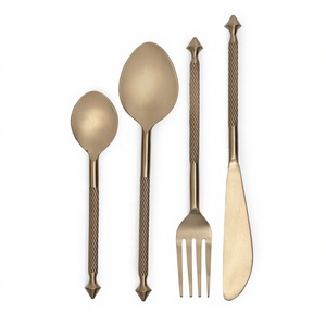 Ensemble de couverts de luxe en laiton doré, manche torsadé artisanal, pour mariage, cuillère, fourchette, couteau, vente en gros - Product Image 1