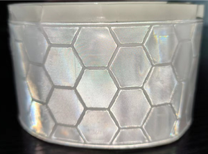 Etiqueta Adhesiva de Advertencia Reflectante Dorada con Textura de Panal - Product Image 3