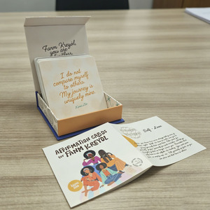 Set de Regalo con Cartas de Citas Inspiradoras Diarias para el Cuidado Personal y la Mindfulness, Tarjetas de Afirmaciones Positivas Personalizadas para Mujeres con Soporte de Madera - Product Image 3