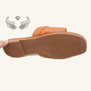 Sandales et pantoufles pour femmes de haute qualité, tendance, légères, confortables et durables, style international, décontractées, avec détails métalliques - Product Image 6
