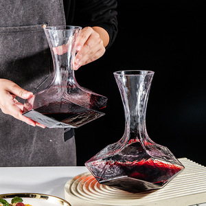 <span class=keywords><strong>Carafe</strong></span> à <span class=keywords><strong>vin</strong></span> unique <span class=keywords><strong>en</strong></span> <span class=keywords><strong>verre</strong></span> soufflé à la main pour mariage, décanteur <span class=keywords><strong>de</strong></span> <span class=keywords><strong>vin</strong></span> transparent <span class=keywords><strong>en</strong></span> cristal <span class=keywords><strong>en</strong></span> <span class=keywords><strong>forme</strong></span> <span class=keywords><strong>de</strong></span> diamant avec <span class=keywords><strong>a</strong></span>érateur - Product Image 1