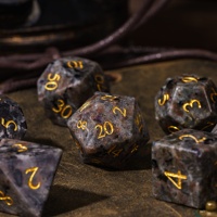 Ensemble de jeu de rôle RPG personnalisé avec logo, dés polyédriques en verre et pierre naturelle, 7 pièces sculptées, avec boîte en cuir PU noir