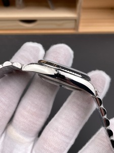 Venta directa de fábrica de reloj clásico para mujer con esfera de 43 mm, caja de acero inoxidable 904, cristal de zafiro azul, hecho en China. - Product Image 4