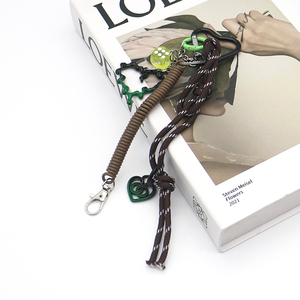 Dice भूरे वसंत कुंजी आकर्षण खिलौने मोती श्रृंखला स्ट्रिंग बैग आकर्षण सिलिकॉन टैग कीचेन - Product Image 3