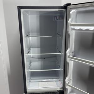 Réfrigérateur à double porte chaud de 226L avec conservation des aliments froids et <span class=keywords><strong>congel</strong></span>és, appareil ménager économe en énergie et de faible puissance - Product Image 4