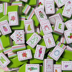 Juego de Mahjong Plegable de Lujo Americano, Fichas Acrílicas Verdes de 4 Capas de 1.44 Pulgadas, 160 Piezas, Tema Navideño Auburn, Doble Cara - Product Image 1