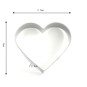 Cutter en silicone en forme de cœur, personnalisable avec logo, mignon, non toxique et compatible lave-vaisselle, pour fondants, biscuits et accessoires de pâtisserie. - Product Image 3