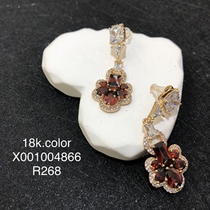 <span class=keywords><strong>Boucles</strong></span> <span class=keywords><strong>d</strong></span>'<span class=keywords><strong>oreilles</strong></span> pendantes XUPING Jewelry Jingjing en or 18 carats plaqué or, avec pendentif ovale en forme de cœur et de fleur, orné de zircone cubique synthétique, idéales <span class=keywords><strong>pour</strong></span> les fêtes et mariages. - Product Image 4