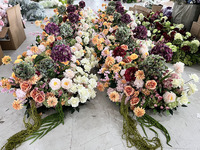 Bouquet de fleurs artificielles rouge et vert de style campagnard pour centre de table de mariage