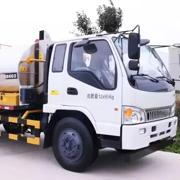Chinese Top Brand XLS603 Road Asphalt Distributor Machinery Equipment for Sale