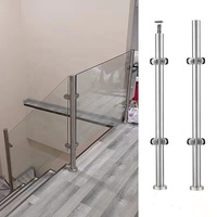 Poteaux de rampe d'escalier modernes en acier inoxydable de l'usine de Foshan, colonnes carrées pour villas, tailles personnalisables