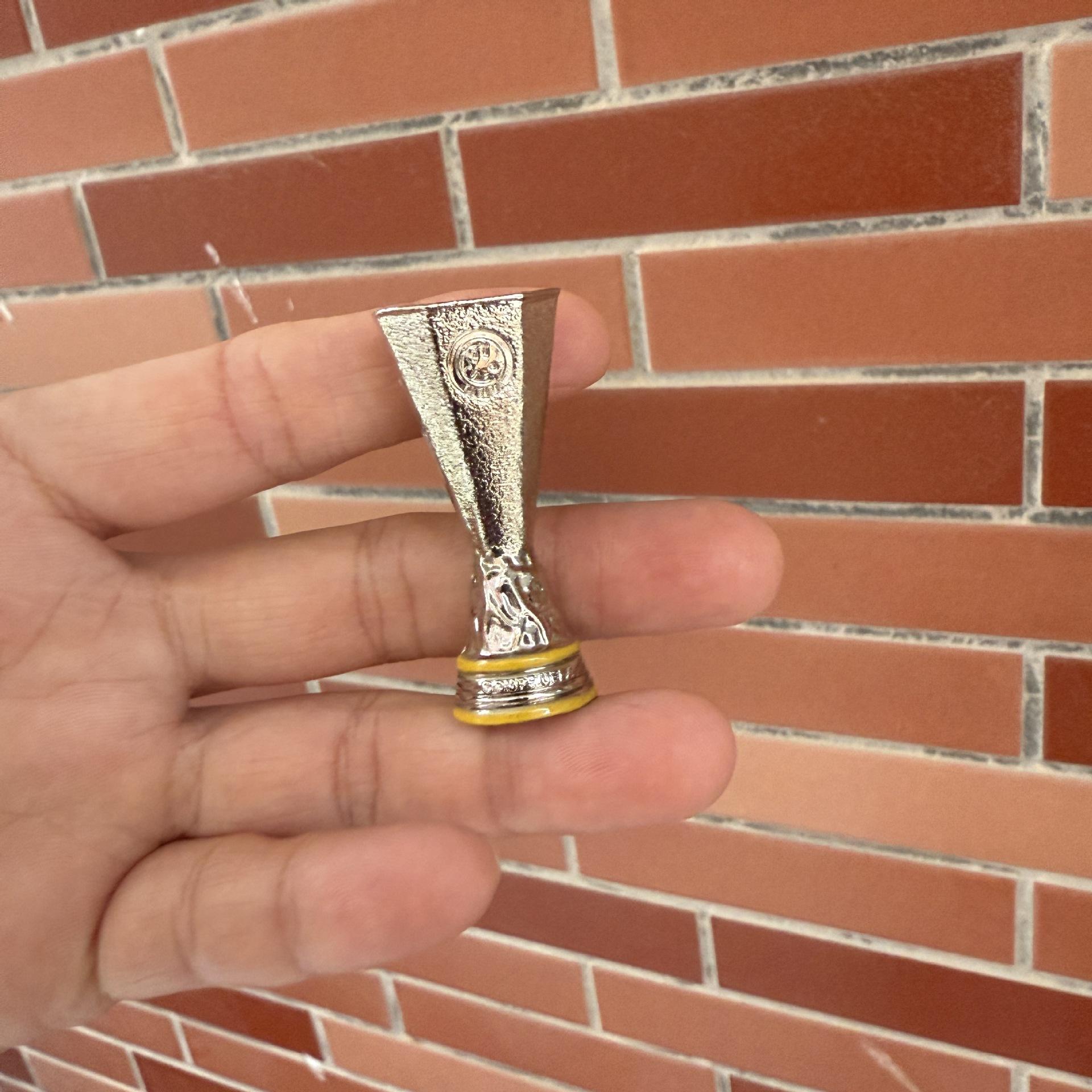 Version peinture jaune UEFA Europa League