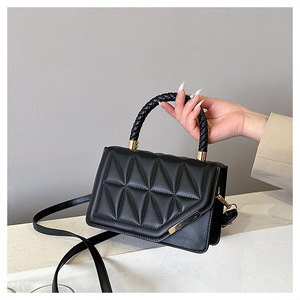 <span class=keywords><strong>Sac</strong></span> carré matelassé, nouveau style automne 2026, <span class=keywords><strong>sac</strong></span> bandoulière simple et tendance, petit <span class=keywords><strong>sac</strong></span> à bandoulière carré classique et unique. - Product Image 5