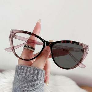 Lunettes photochromiques anti-lumière bleue tendance 2023, verres UV400, monture œil de chat à changement de couleur pour femmes - Product Image 5