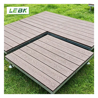 Plateforme modulaire en WPC à grain de bois, design européen, réutilisable, portable, antidérapante, imperméable et écologique pour parcs et pelouses