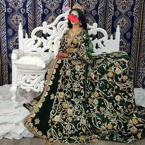 Hermosa novia Lehenga Choli con velo y pesado Zardozi bordado hasta el suelo vestido de acetato de ATIYA LIBAS para boda - Product Image 3