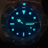 Montre de plongée automatique pour homme Cadran pointeur mécanique lumineux Lunette en verre saphir Noir Rouge Réserve de marche en acier inoxydable NH35