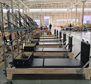 Machine de Pilates classique en chêne avec demi-tournebiquette en acier inoxydable pour studio et entraînement professionnel - Product Image 3