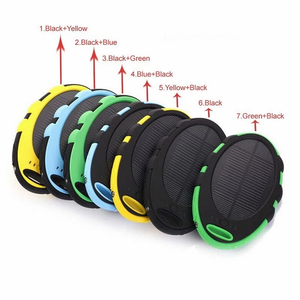 Banque d'alimentation <span class=keywords><strong>solaire</strong></span> étanche 5000mAh avec double port USB, <span class=keywords><strong>chargeur</strong></span> <span class=keywords><strong>portable</strong></span> <span class=keywords><strong>pour</strong></span> le camping et la randonnée en plein air - Product Image 4