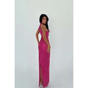 ชุดเดรสทรงเอไลน์สีชมพูฟูเชียประดับเลื่อม ดีไซน์ทันสมัย เหมาะสำหรับงานปาร์ตี้และงานทางการ ความยาวระดับเข่า พร้อมพู่ห้อยและลูกปัดตกแต่ง ไซส์ XS ถึง XL - Product Image 1