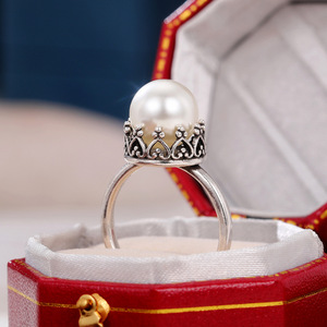 Anello Stile Barocco, Gioiello da Dito Semplice ed Elegante per Donne, Design con Accenti Bianchi - Product Image 4