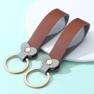Dragonne de poignet en similicuir bicolore avec connecteur à rivets en forme de cœur mignon et porte-clés métallique minimaliste - Product Image 6