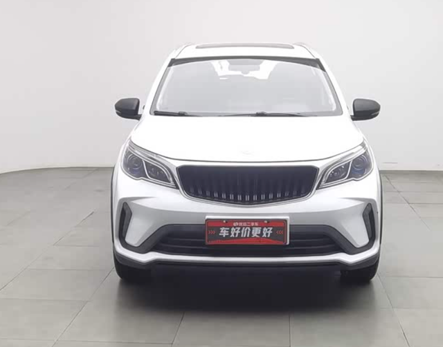 Used livan X3 Pro SUV with Leather Seats R18 Tires Aluminum Alloy Roof Rack Automatic Transmission
