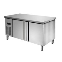 Table de travail en acier inoxydable poli pour cuisine professionnelle, avec plan de travail, panneau de commande, comptoir, réfrigérateur et refroidisseur