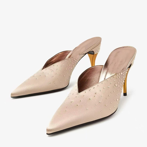 Zapatos de Tacón Alto Dorados de Seda para Mujer con Logotipo Personalizado, Tacones de Aguja con Punta Puntiaguda para Verano, Zapatos de Vestir con Diamantes Brillantes - Product Image 4