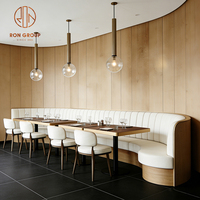 Ensemble de mobilier de restaurant blanc : table en bois, chaise de café, banquette et canapé pour café