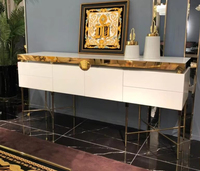 Meuble tv de luxe italien, support tv moderne et brillant, avec pieds en métal doré, pour salon