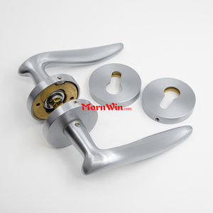 <span class=keywords><strong>Poignée</strong></span> <span class=keywords><strong>de</strong></span> <span class=keywords><strong>porte</strong></span> intérieure ronde en <span class=keywords><strong>laiton</strong></span> chromé massif <span class=keywords><strong>sur</strong></span> rosette à dubaï - Product Image 2